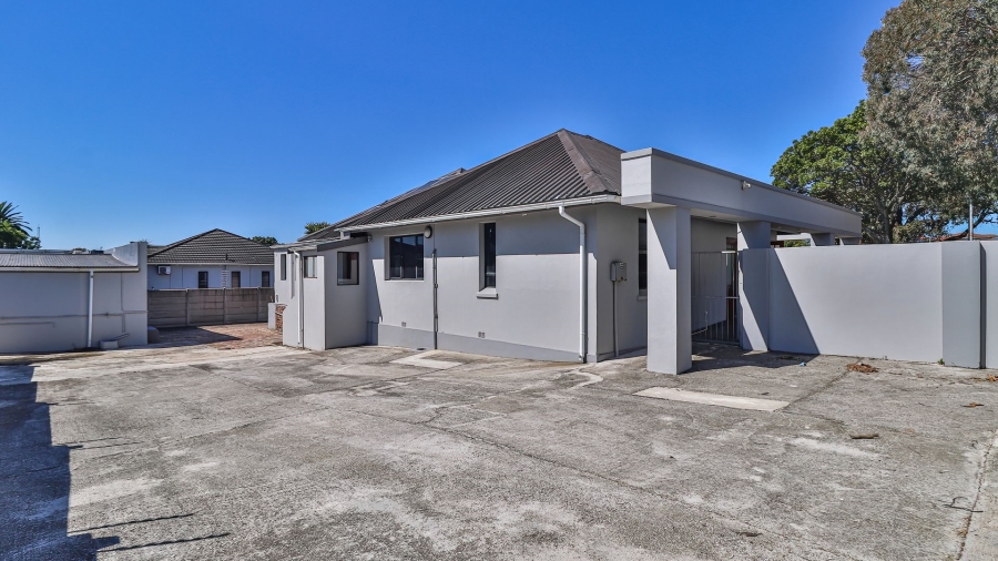 To Let commercial Property for Rent in Newton Park Eastern Cape